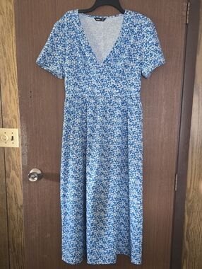 Hekka Blue Floral V-Neck Midi Dress